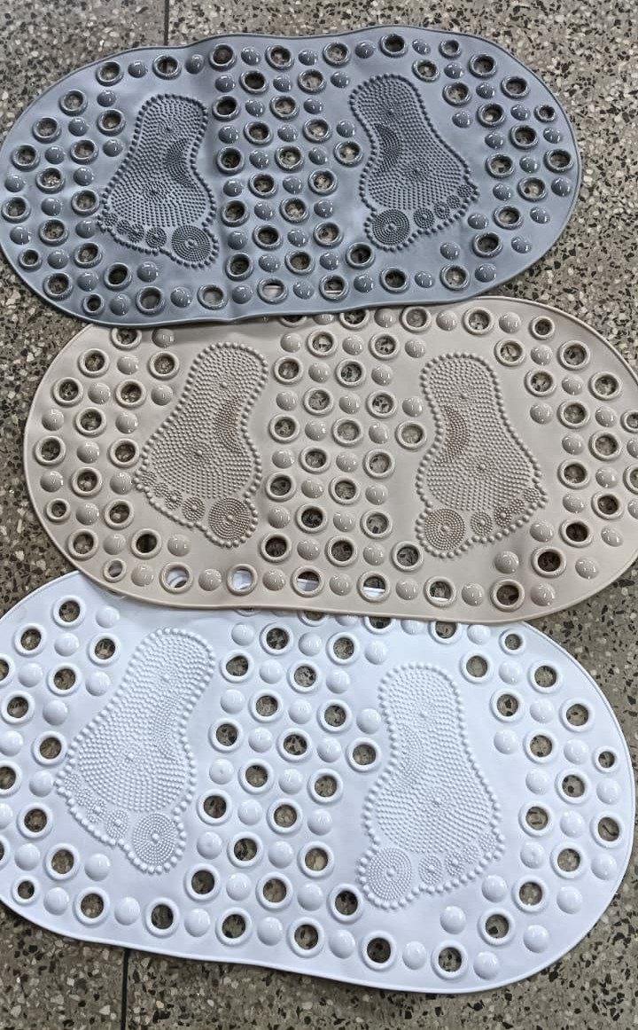 Bathroom antislip mat with footprints