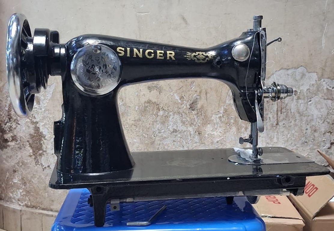 Singer Classic Manual Sewing Machine