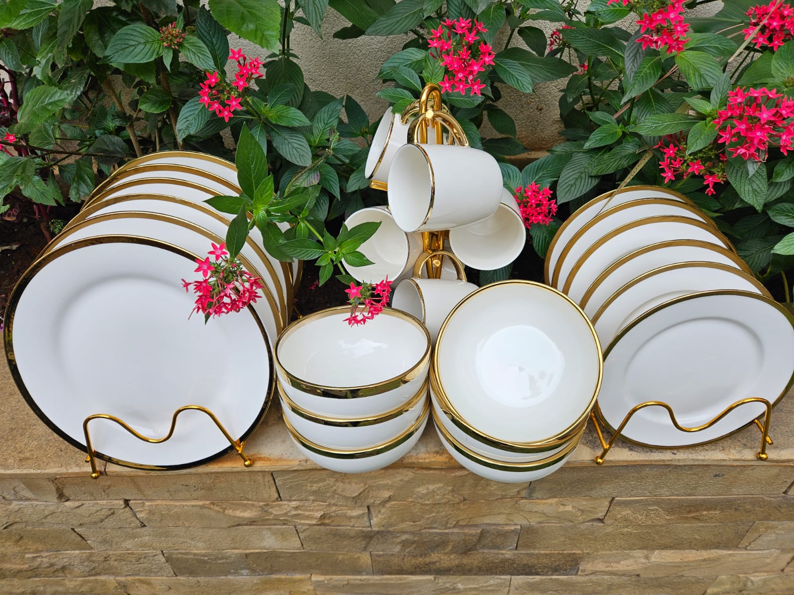 24 Pieces Gold rimmed trendy  dinner sets.
