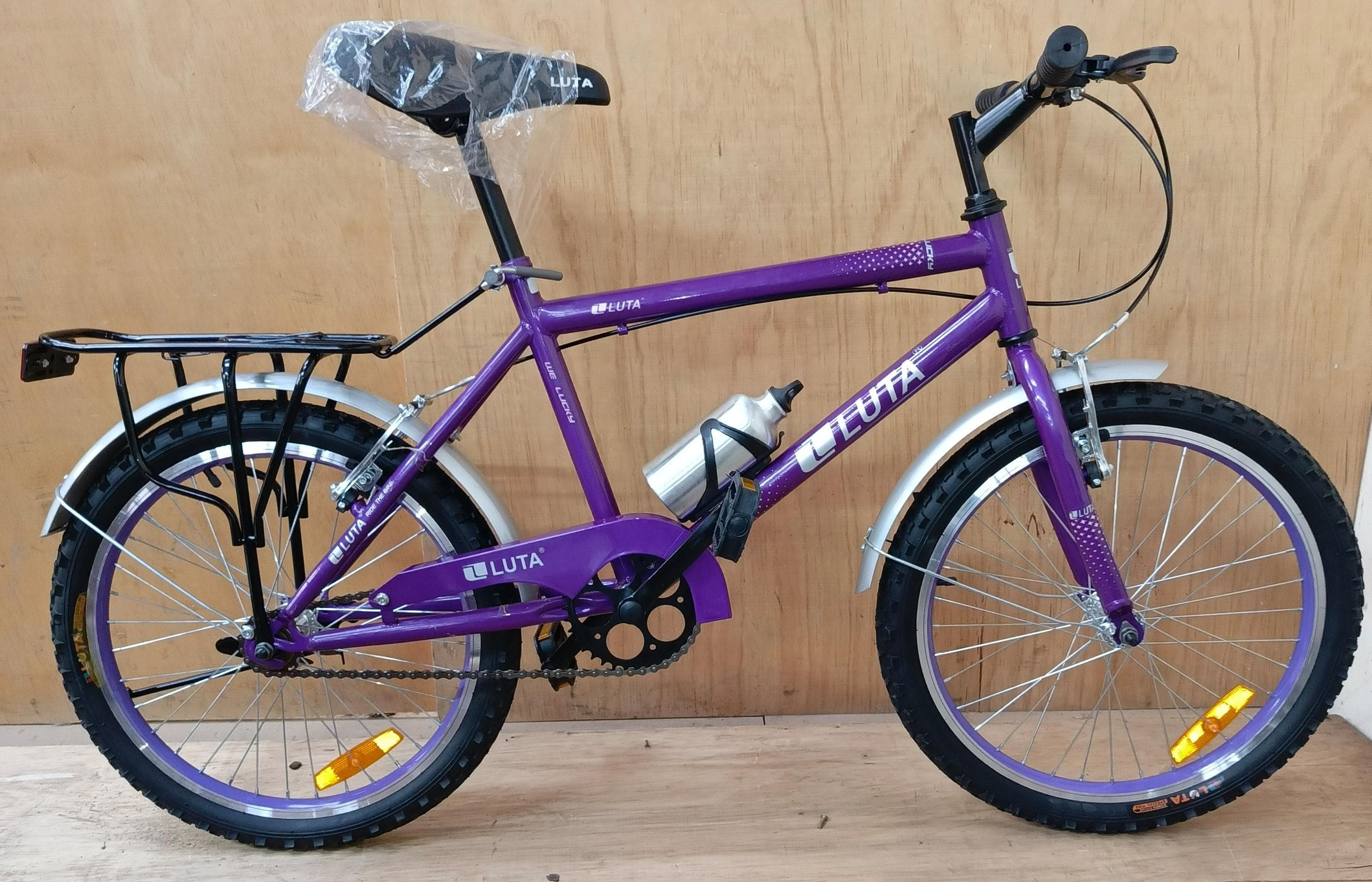 Size 20 with reflector  perfect for children aged 7–12