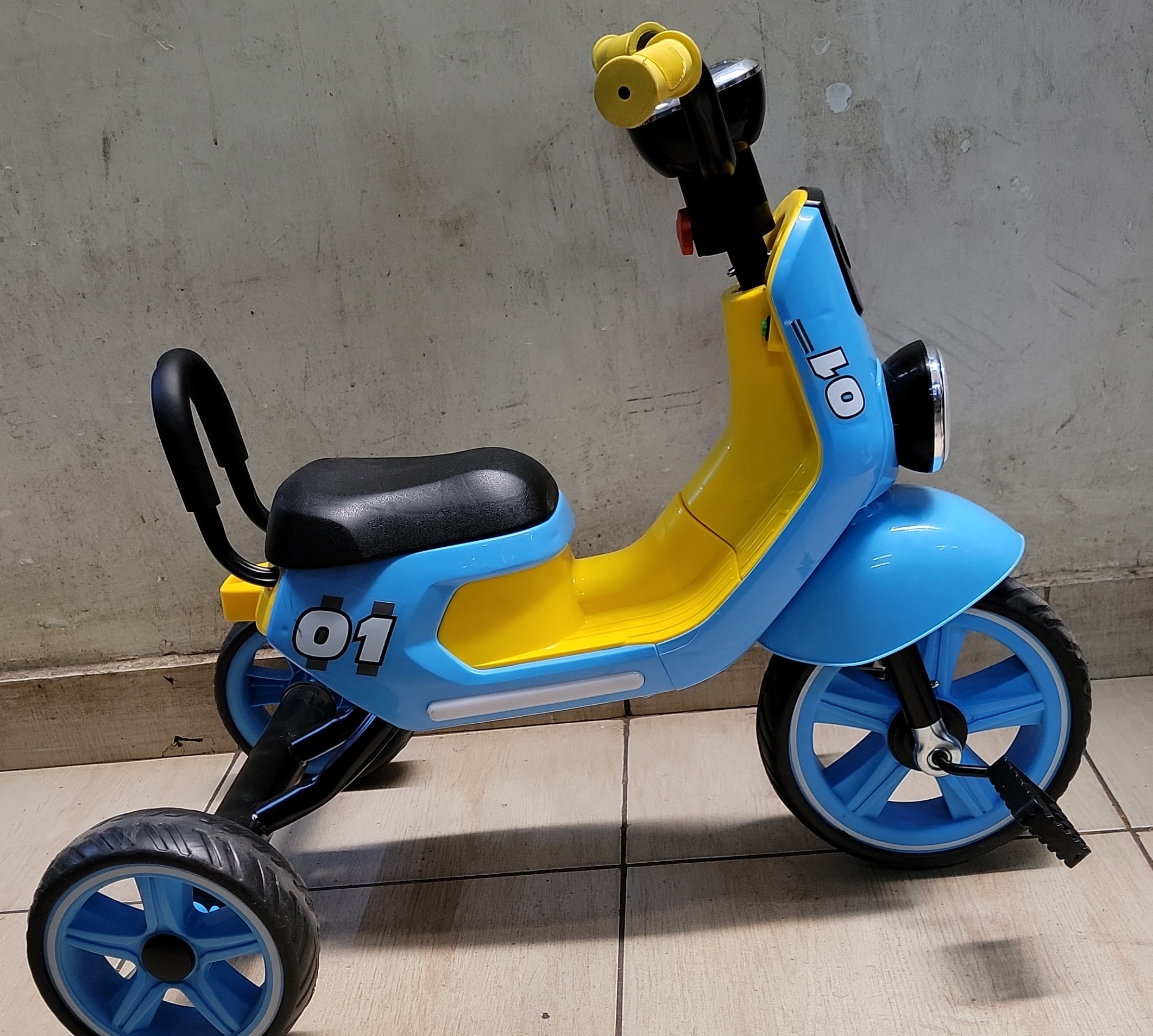 Scooter 01 tricycle with music lights blue/yellow